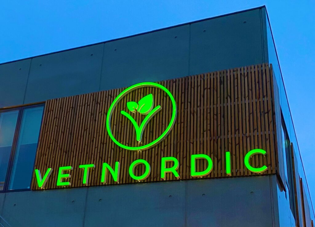 Vetnordic - Facadeskilt med Lys